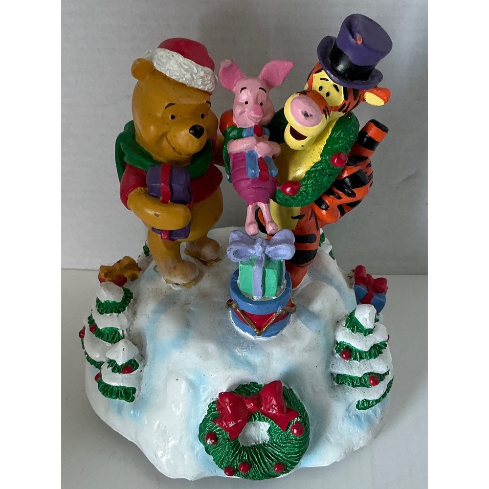Disney Winnie the Pooh Tigger Piglet Christmas Musical Figurine Snow Scene 5.5"